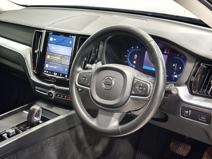 2021 Volvo XC60 B5 Momentum