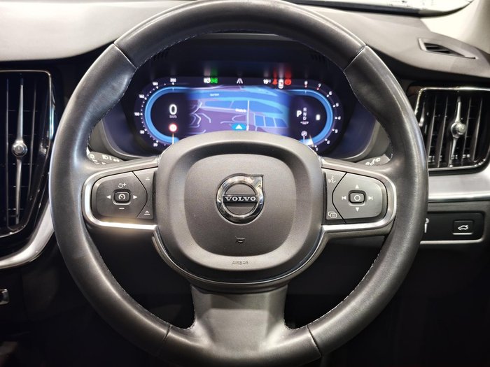 2021 Volvo XC60 B5 Momentum