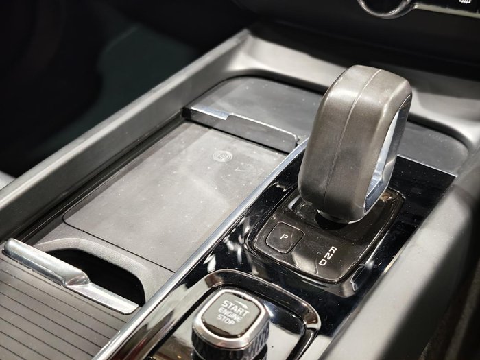 2021 Volvo XC60 B5 Momentum