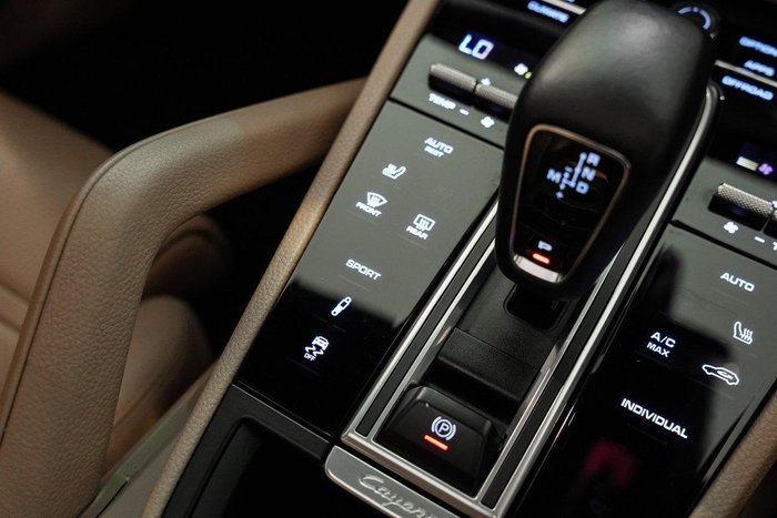 2022 Porsche Cayenne Platinum Edition