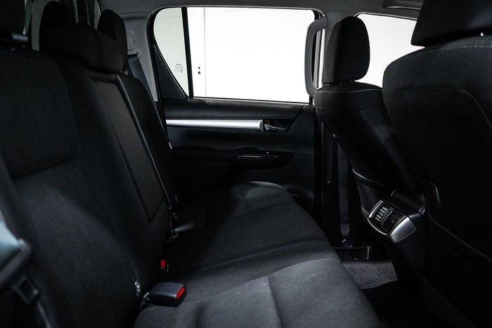 2022 Toyota Hilux SR5