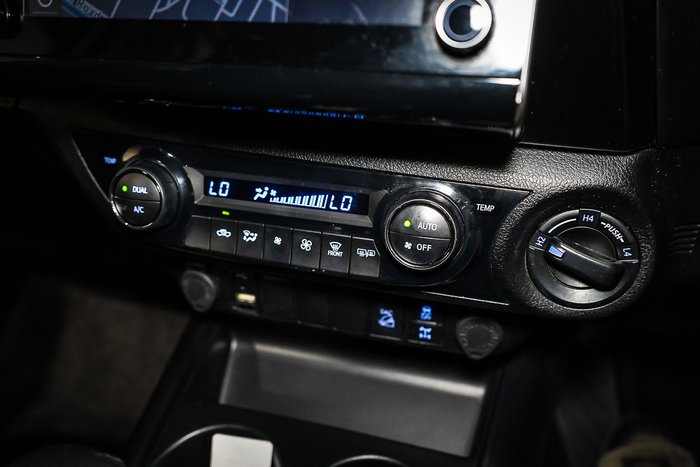 2022 Toyota Hilux SR5