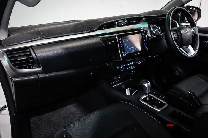 2022 Toyota Hilux SR5