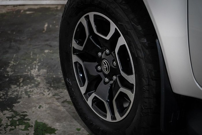 2022 Toyota Hilux SR5