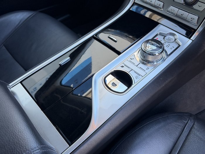 2014 Jaguar XF Premium Luxury