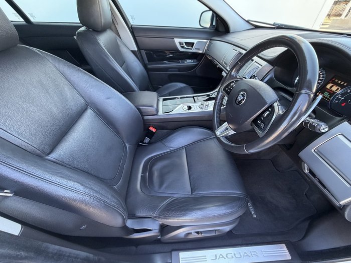 2014 Jaguar XF Premium Luxury