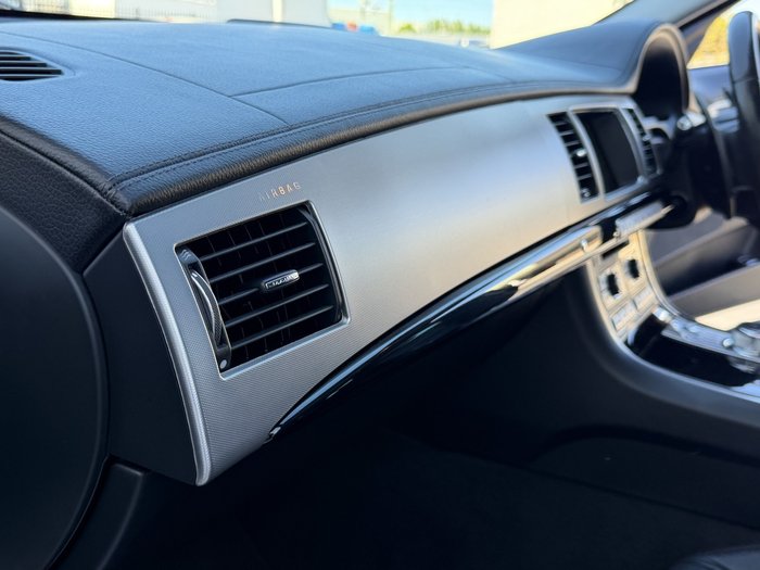 2014 Jaguar XF Premium Luxury