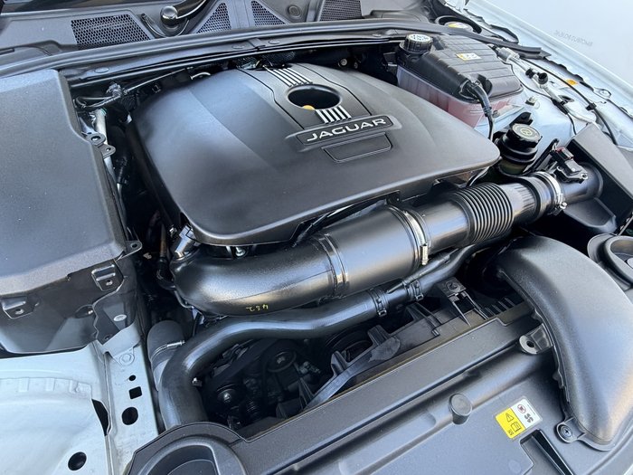 2014 Jaguar XF Premium Luxury