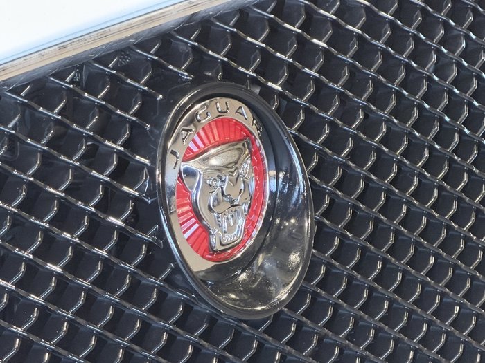 2014 Jaguar XF Premium Luxury