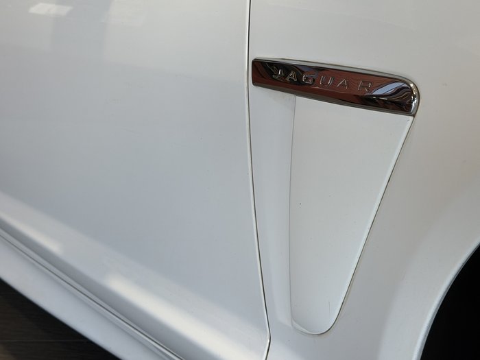 2014 Jaguar XF Premium Luxury