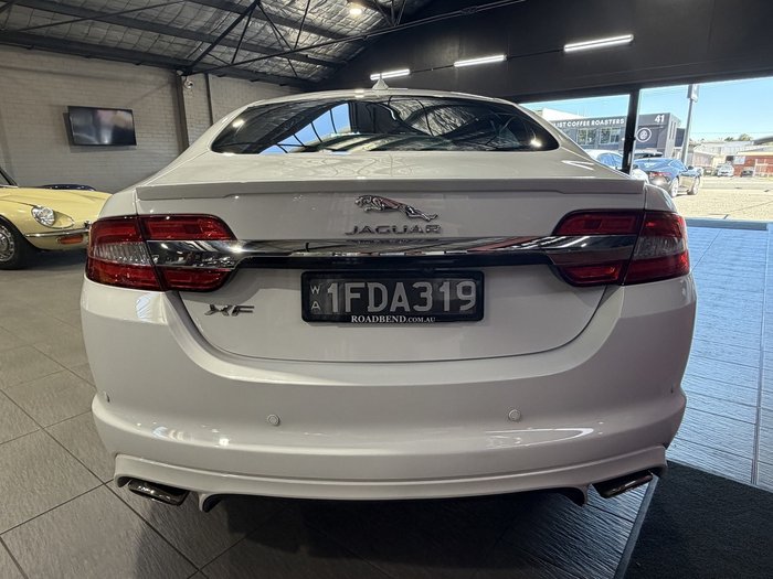 2014 Jaguar XF Premium Luxury