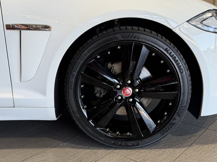 2014 Jaguar XF Premium Luxury