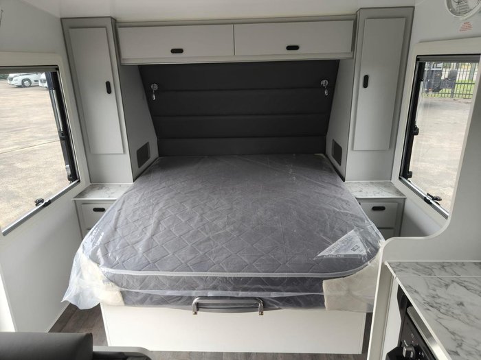 2025 JB Caravans Gator X 17'10 Front Door Cafe