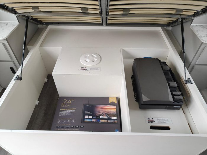 2025 JB Caravans Gator X 17'10 Front Door Cafe