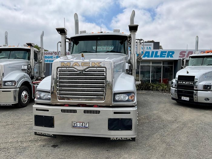 2023 Mack Superliner m