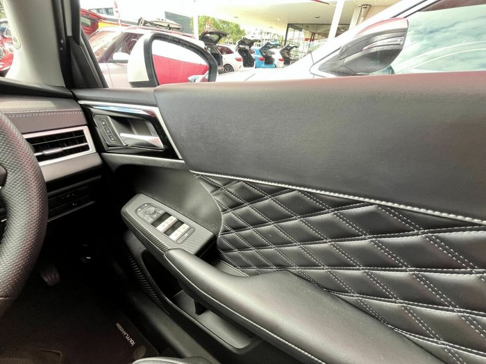 2023 Mitsubishi Outlander Exceed