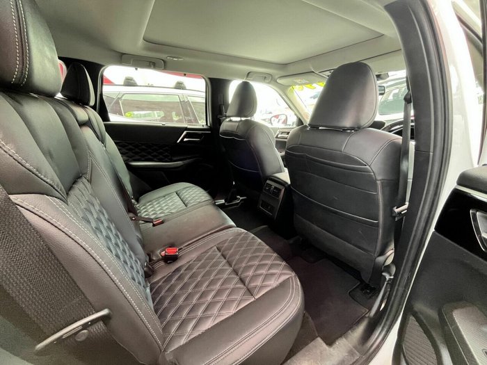 2023 Mitsubishi Outlander Exceed