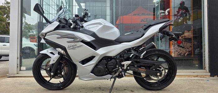 2025 Kawasaki NINJA 500 WHITE