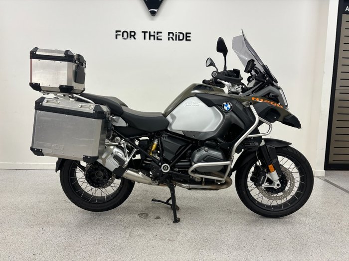 2015 BMW Motorrad R1200 GS ADVENTURE Green