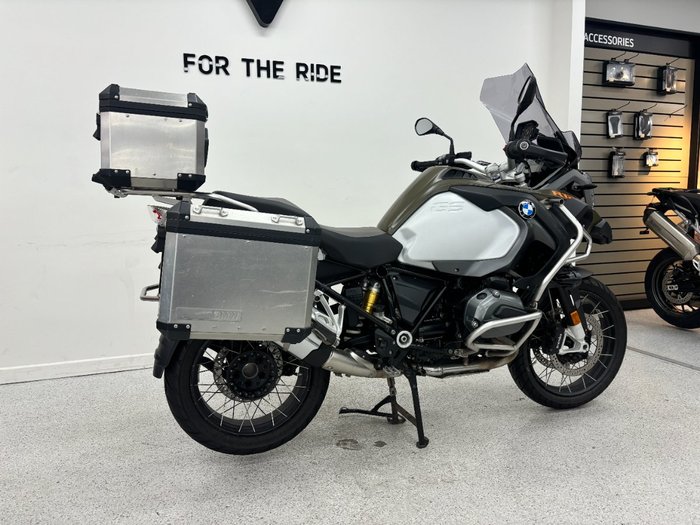 2015 BMW Motorrad R1200 GS ADVENTURE Green