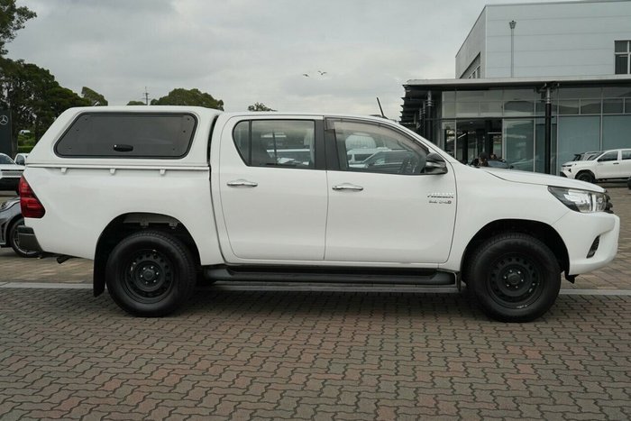 2016 Toyota Hilux SR
