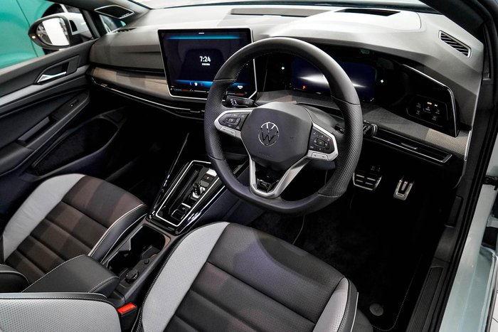 2025 Volkswagen Golf 110TSI R-Line