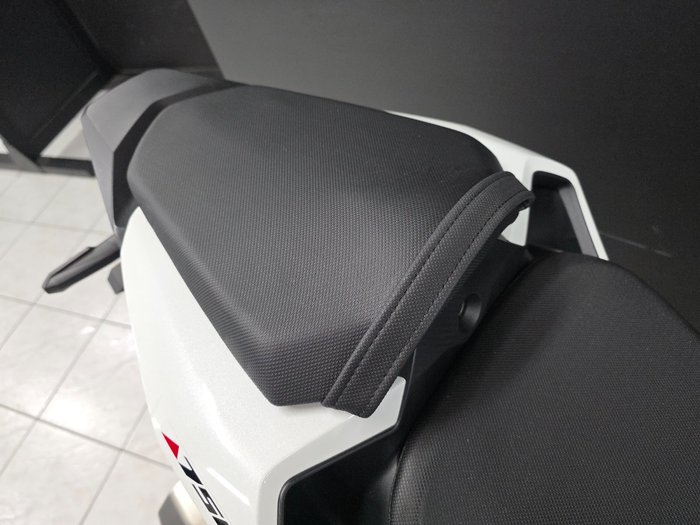 2023 Honda CB750 (HORNET) White