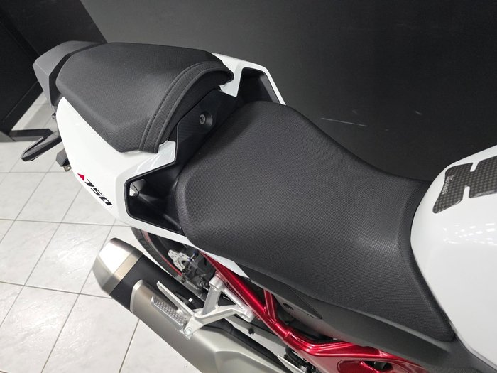 2023 Honda CB750 (HORNET) White