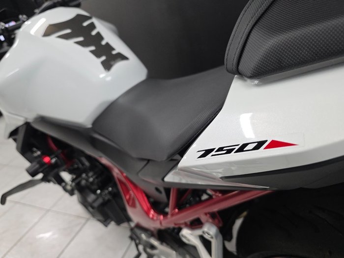 2023 Honda CB750 (HORNET) White