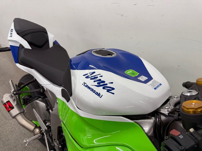 2024 Kawasaki NINJA ZX-6R (636) KRT EDITION Green