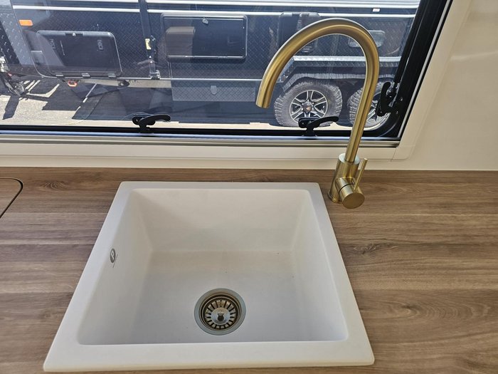 2025 New Age Caravans Manta Ray Mr19er My26