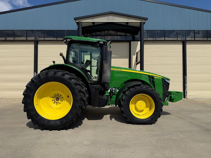 2019 John Deere 8245R