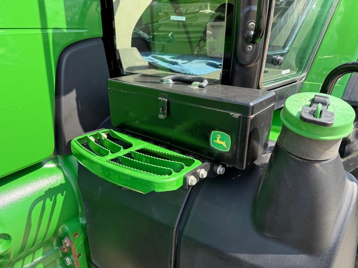 2019 John Deere 8245R
