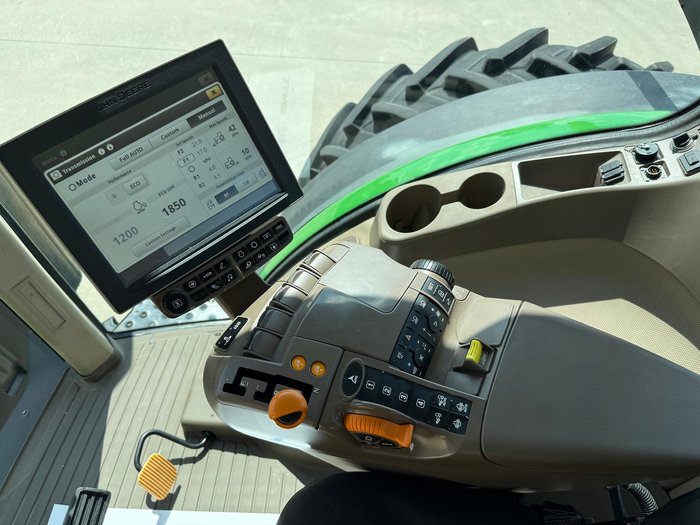 2019 John Deere 8245R