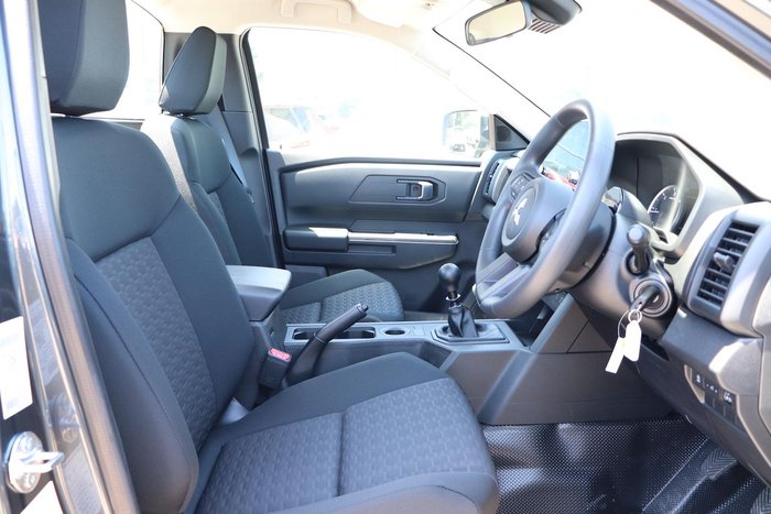 2025 Mitsubishi Triton GLX