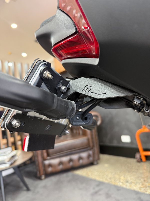 2025 Kawasaki Z900 (ZR900) Silver/Black