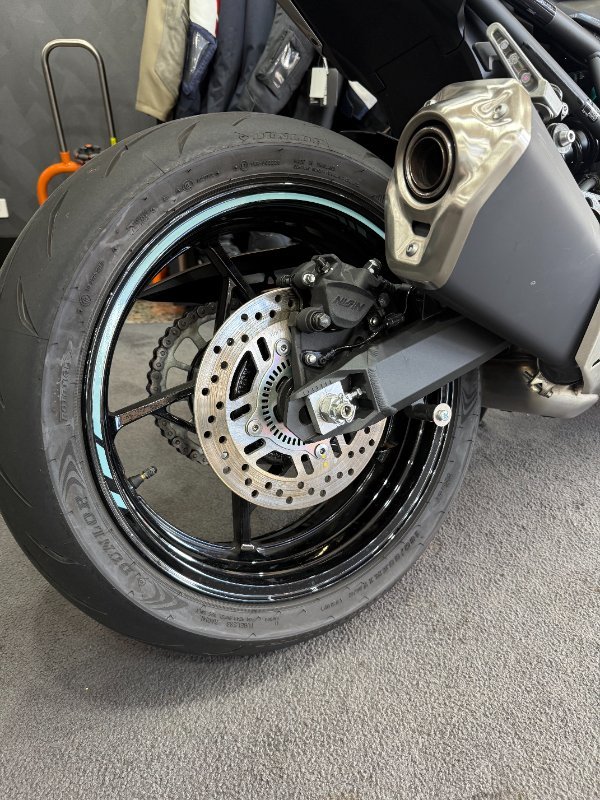 2025 Kawasaki Z900 (ZR900) Silver/Black