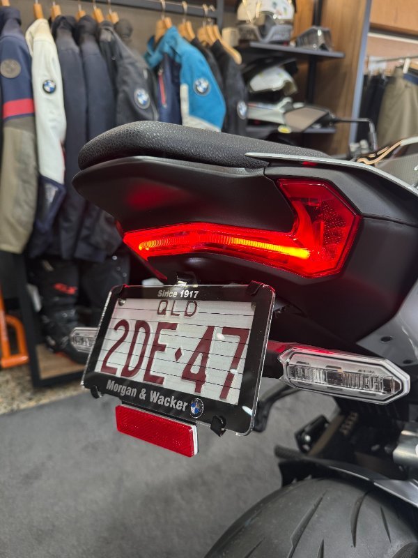 2025 Kawasaki Z900 (ZR900) Silver/Black