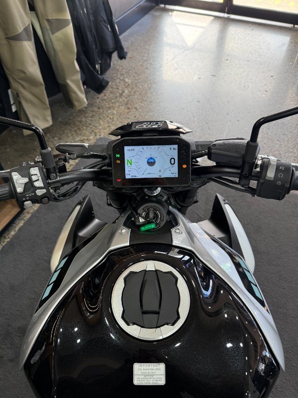 2025 Kawasaki Z900 (ZR900) Silver/Black