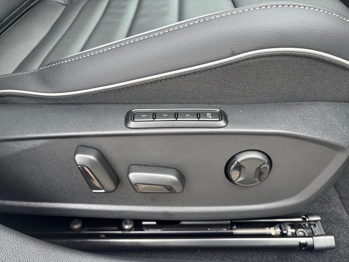 2025 Volkswagen Golf 110TSI R-Line