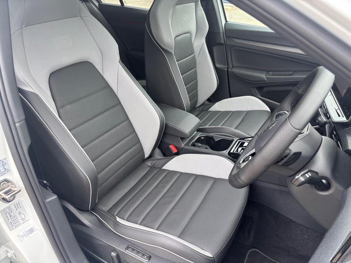 2025 Volkswagen Golf 110TSI R-Line