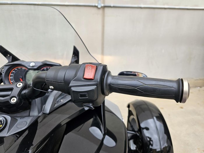 2015 Can-Am Spyder F3 SM6 Spyder F3 Black