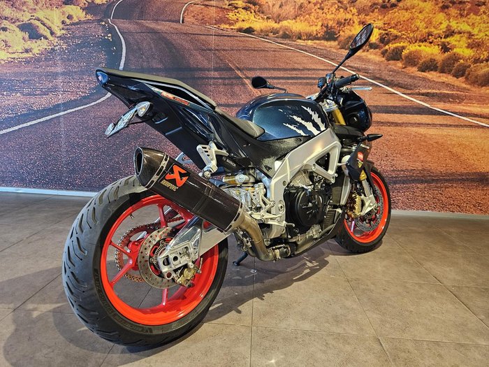 2016 Aprilia Tuono V4 1100 RR Tuono Black