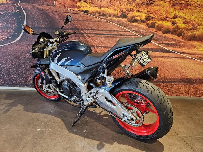 2016 Aprilia Tuono V4 1100 RR Tuono Black