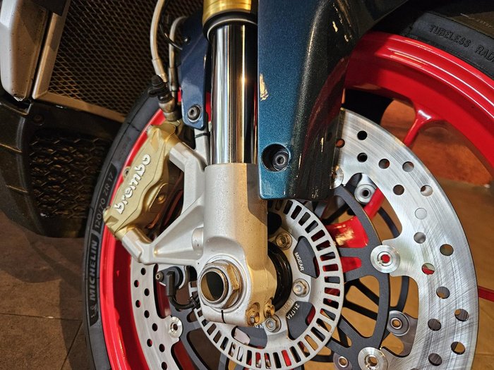 2016 Aprilia Tuono V4 1100 RR Tuono Black