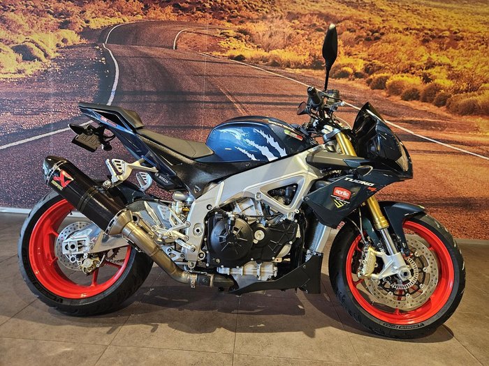 2016 Aprilia Tuono V4 1100 RR Tuono Black