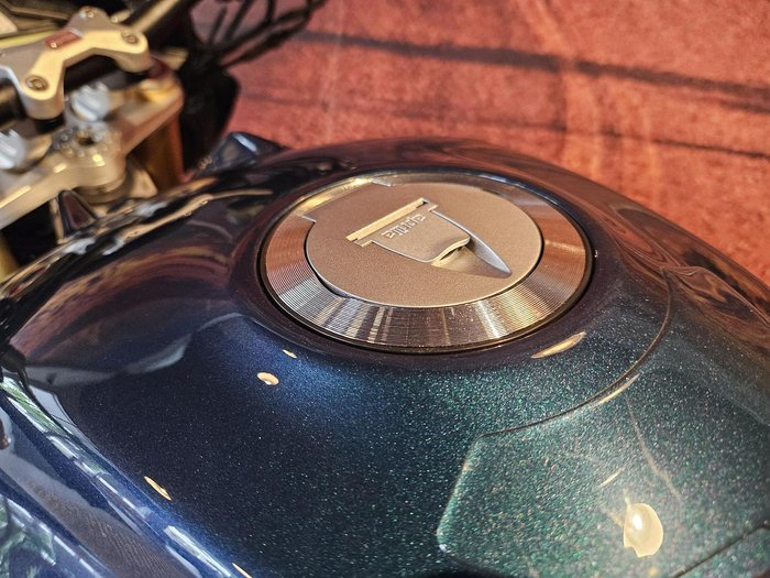 2016 Aprilia Tuono V4 1100 RR Tuono Black