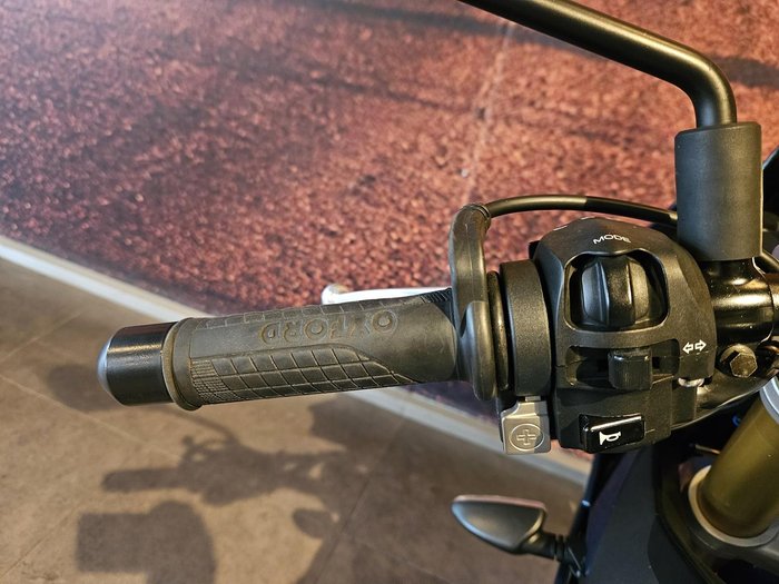 2016 Aprilia Tuono V4 1100 RR Tuono Black