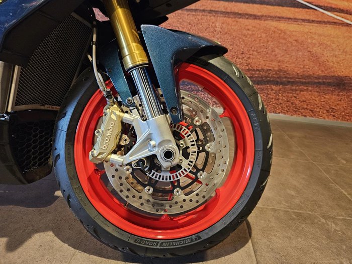 2016 Aprilia Tuono V4 1100 RR Tuono Black