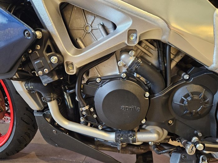 2016 Aprilia Tuono V4 1100 RR Tuono Black